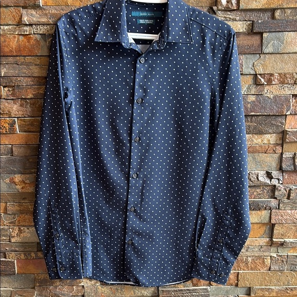 Gorgeous lightweight Perry Ellis Navy Diamond Button-Up Dress Shirt - Picture 3 of 6